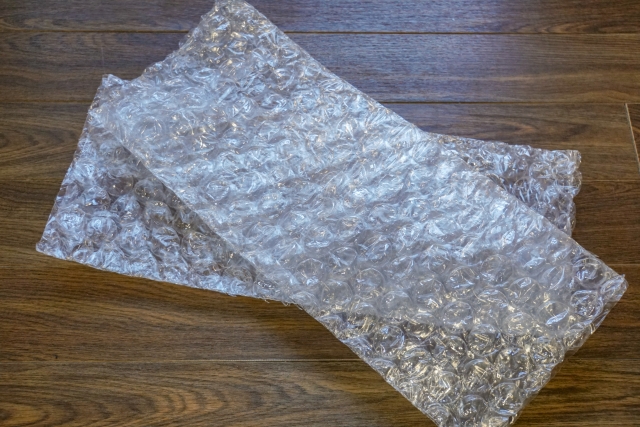 用途別に包装表面加工～エンボス加工と加飾フィルムの使い分け基準